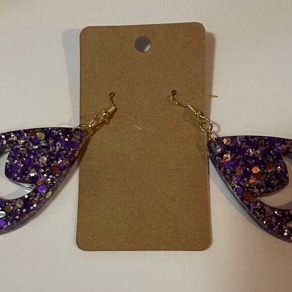 Handmade epoxy resin dangle earrings - purple and gold glitter - Picture 3 of 6